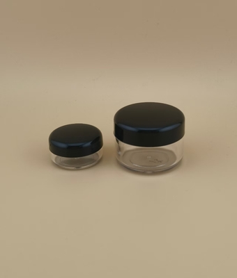 Pequeno frasco de creme de plástico transparente com tampa de parafuso para loção