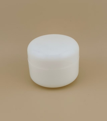 Frasco de creme plástico para cuidados com a pele feminino certificado branco com tampa de rosca