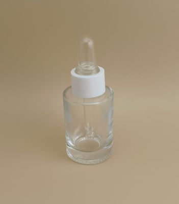 Botão de mini gotas de vidro adaptado para aplicações de cuidados com a pele, garantindo fácil manuseio e distribuição precisa para cuidados com a pele de mulheres