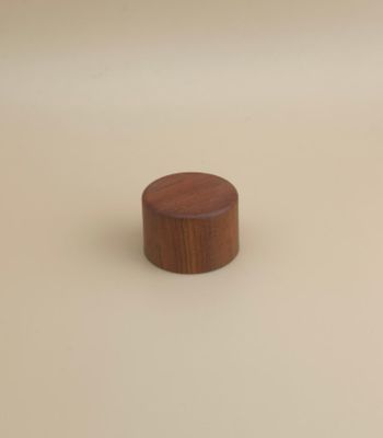 Capa lisa de plástico redonda de grãos de madeira para garrafas cosméticas