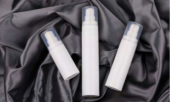 Garrafa mal ventilada cilíndrica de plástico PP branco de 15ml 30ml com bomba de loção instantânea