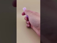 Embalagem de protetor labial roxo pequeno com tampa canelada transparente para batons