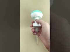 Bonito design bomba de espuma de forma de flor de plástico cian para garrafas de desinfetante de mãos para crianças