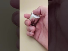 Tampa redonda lisa de alumínio-plástico prateado com botão branco para frascos de cuidados com a pele