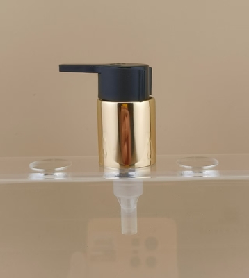 Bomba de creme preto e dourado K702-1 para garrafas cosméticas