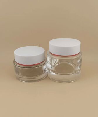 Garrafa transparente, tampa branca com moldura em ouro para produtos de cuidados com a pele