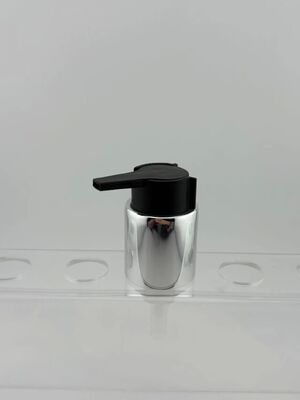 28/410 Bomba de creme de plástico preto mate com clipe para embalagens de cosméticos