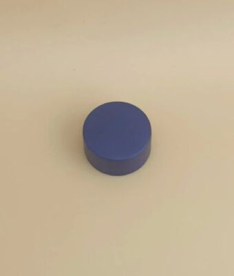 Capuz de plástico azul escuro para garrafas de cuidados com a pele