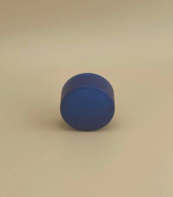 Capuz de plástico azul escuro para garrafas de cuidados com a pele
