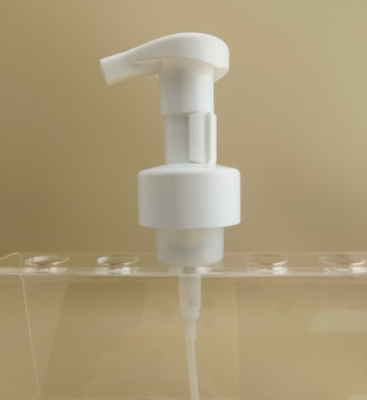 Bomba de espuma grande de plástico branco de design delicado para garrafas de shampoo