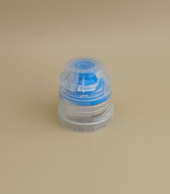 Bonito design de plástico transparente redondo de parafuso com costelas para garrafas de cuidados com a pele