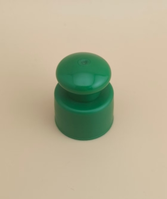 Tampa lisa de plástico verde com botão para frascos cosméticos